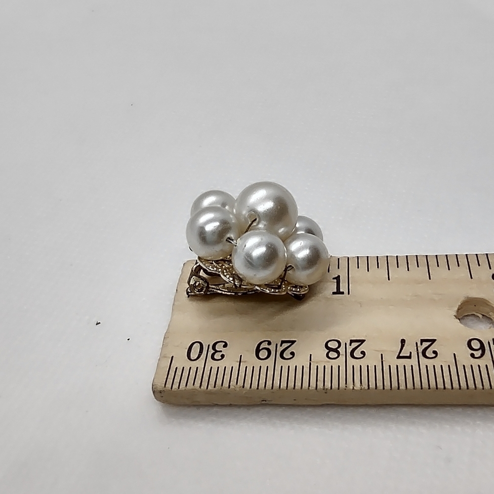 Vintage Pearl Cluster Clip On Earrings - Picture 6 of 7